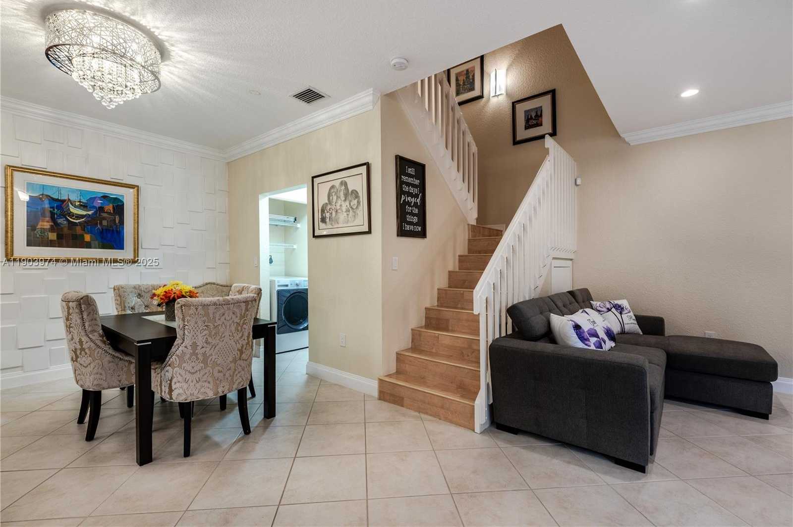 Small Image of 1275 YELLOWHEART WAY #1275, Hollywood Number 20