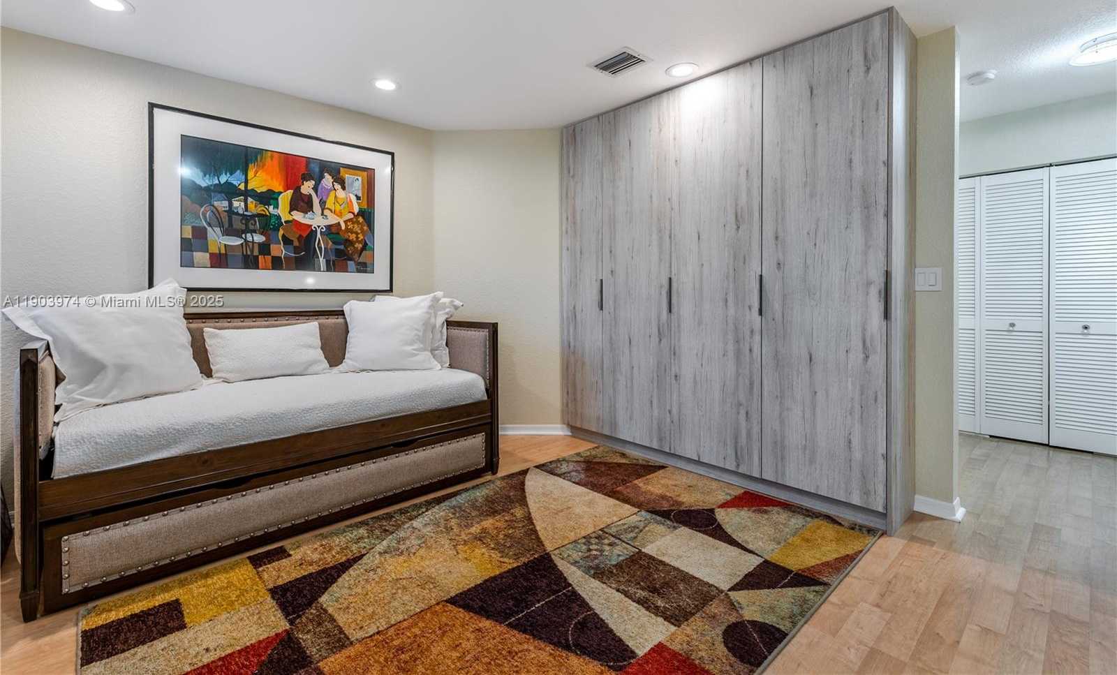 Small Image of 1275 YELLOWHEART WAY #1275, Hollywood Number 23