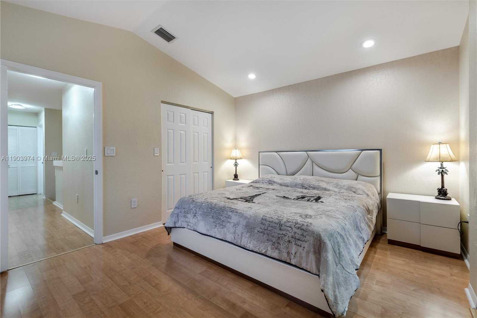 Small Image of 1275 YELLOWHEART WAY #1275, Hollywood Number 25