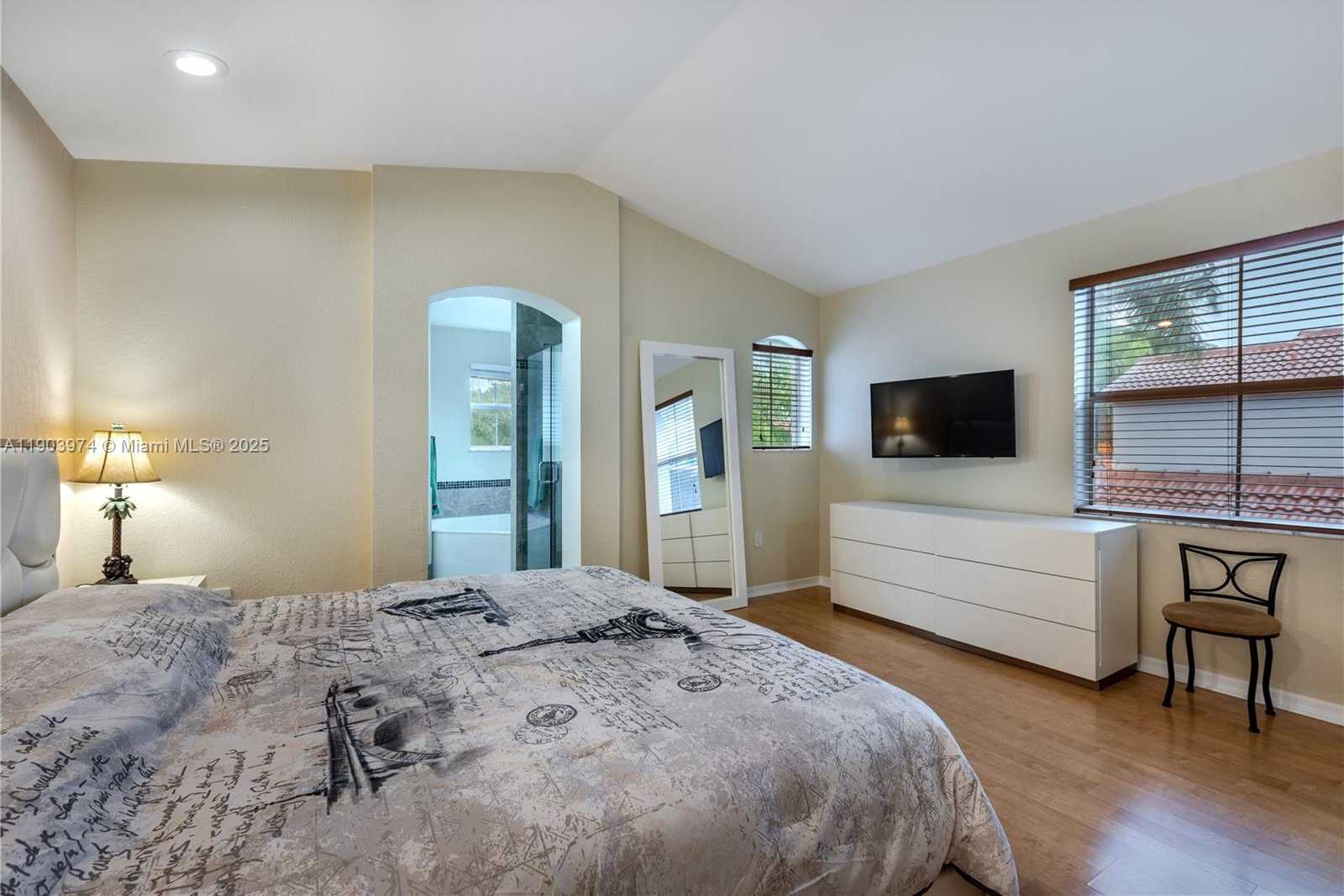 Small Image of 1275 YELLOWHEART WAY #1275, Hollywood Number 26