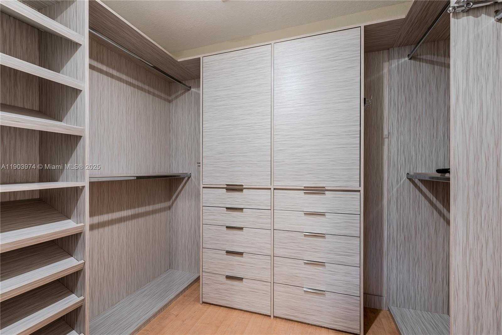 Small Image of 1275 YELLOWHEART WAY #1275, Hollywood Number 27