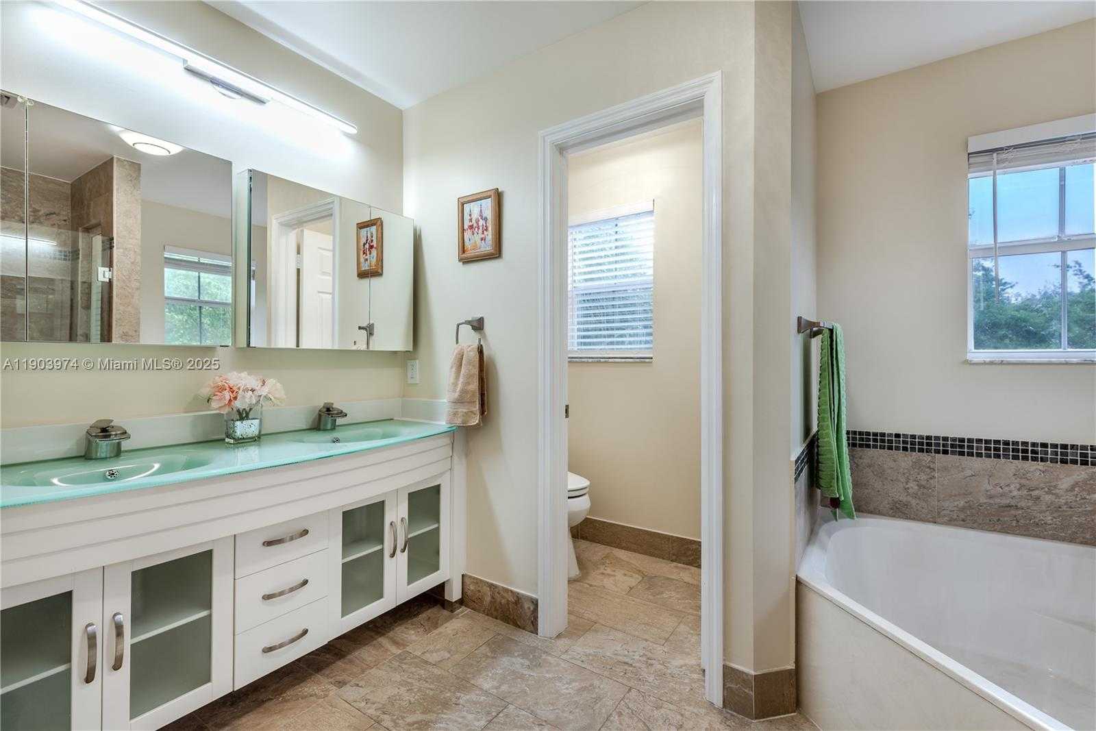 Small Image of 1275 YELLOWHEART WAY #1275, Hollywood Number 28