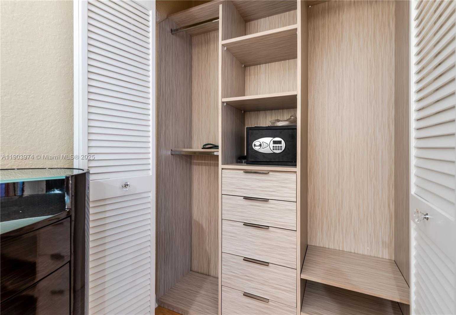 Small Image of 1275 YELLOWHEART WAY #1275, Hollywood Number 33