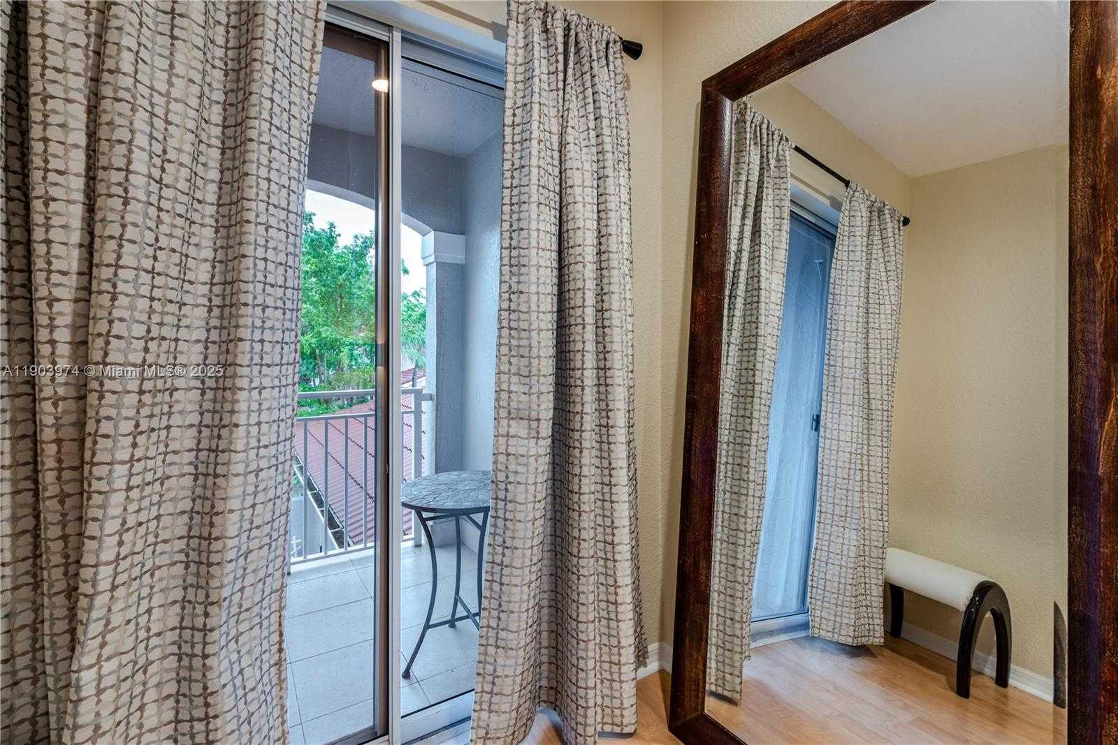 Small Image of 1275 YELLOWHEART WAY #1275, Hollywood Number 35