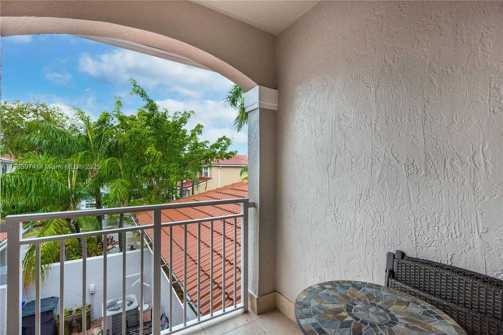 Small Image of 1275 YELLOWHEART WAY #1275, Hollywood Number 36