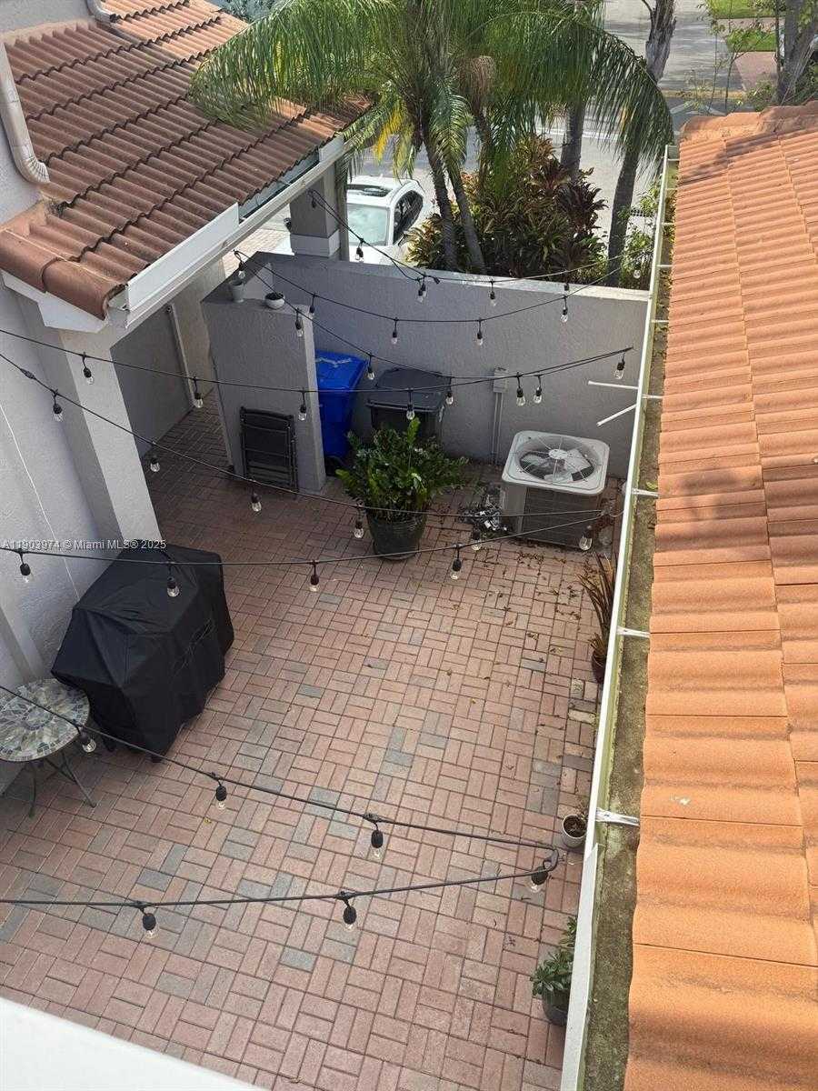 Small Image of 1275 YELLOWHEART WAY #1275, Hollywood Number 39