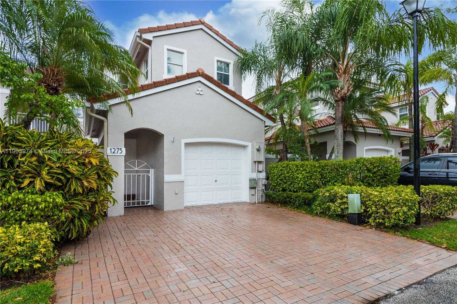 Small Image of 1275 YELLOWHEART WAY #1275, Hollywood Number 7