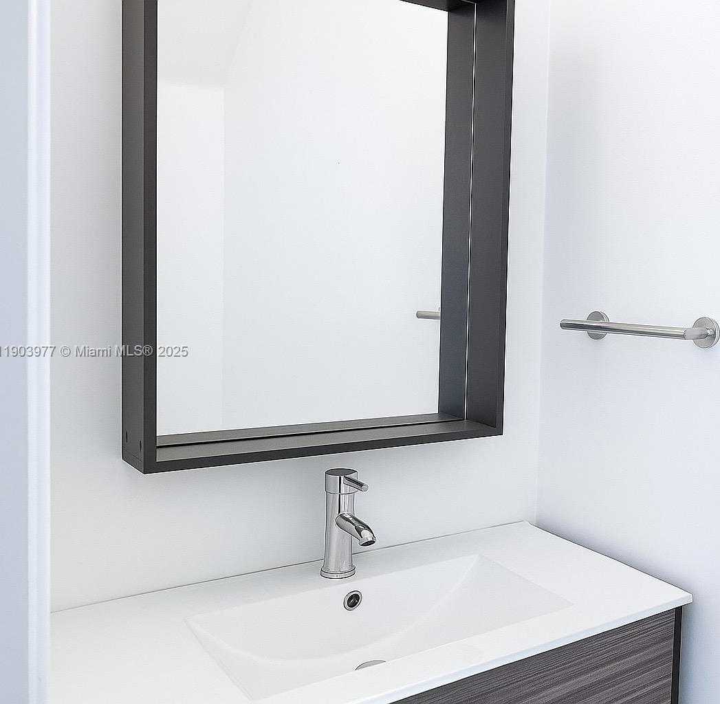 Small Image of 3817 TREE TOP DR #3817, Weston Number 10