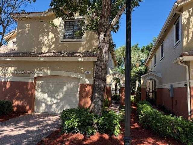 Small Image of 3817 TREE TOP DR #3817, Weston Number 2