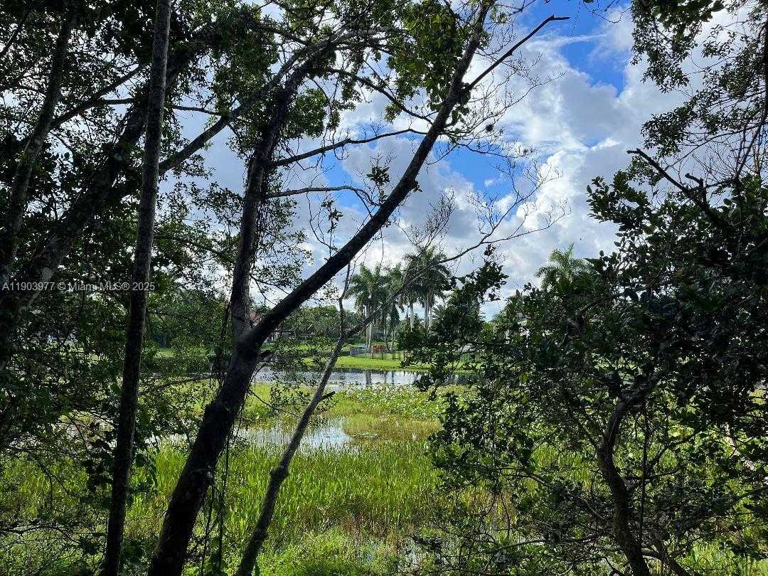 Small Image of 3817 TREE TOP DR #3817, Weston Number 21