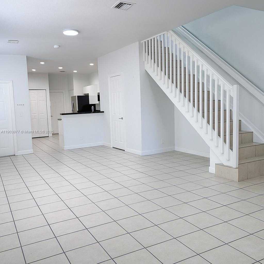 Small Image of 3817 TREE TOP DR #3817, Weston Number 5