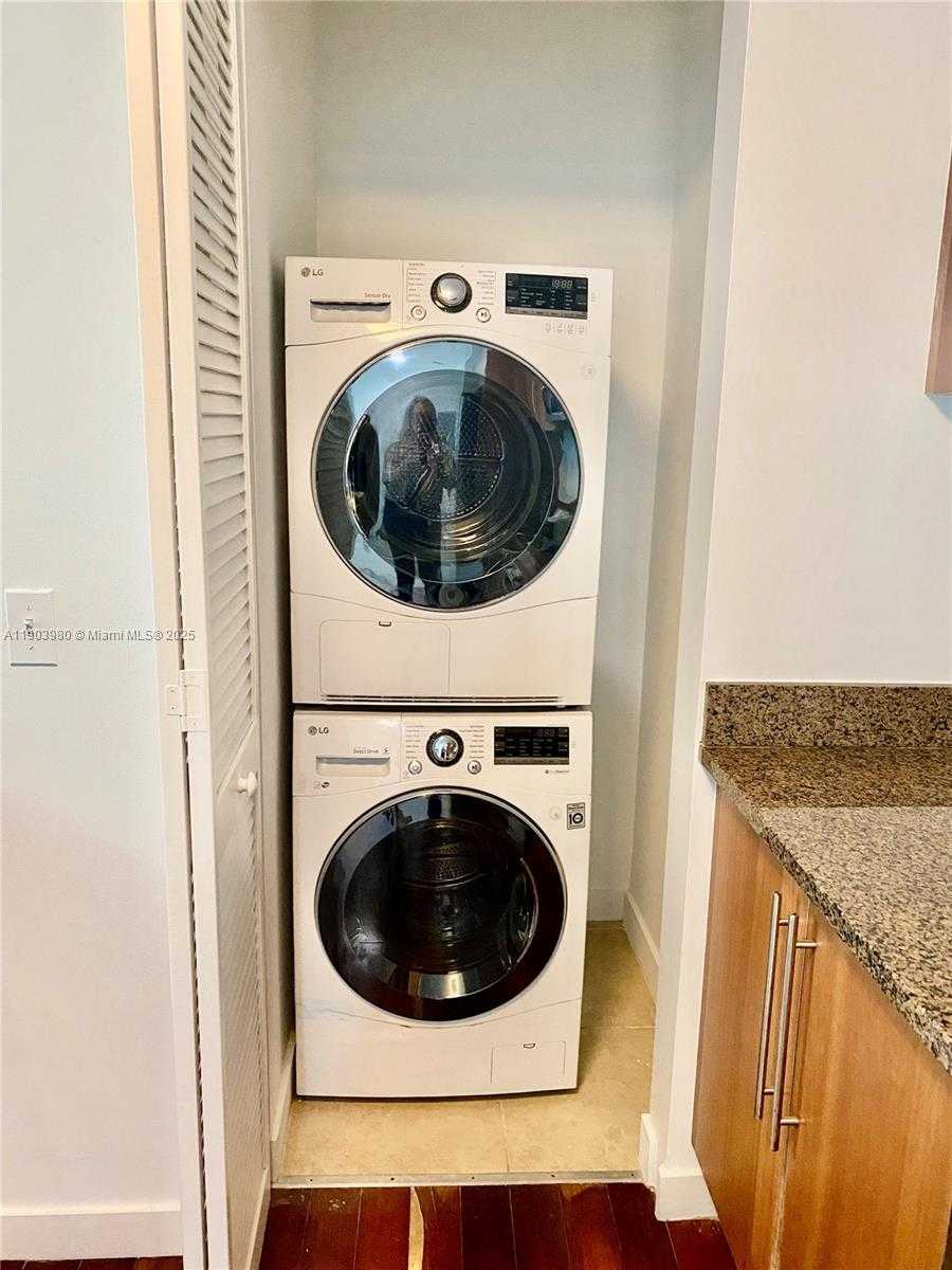 Small Image of 300 SOUTH BISCAYNE BLVD #3202, Miami Number 16