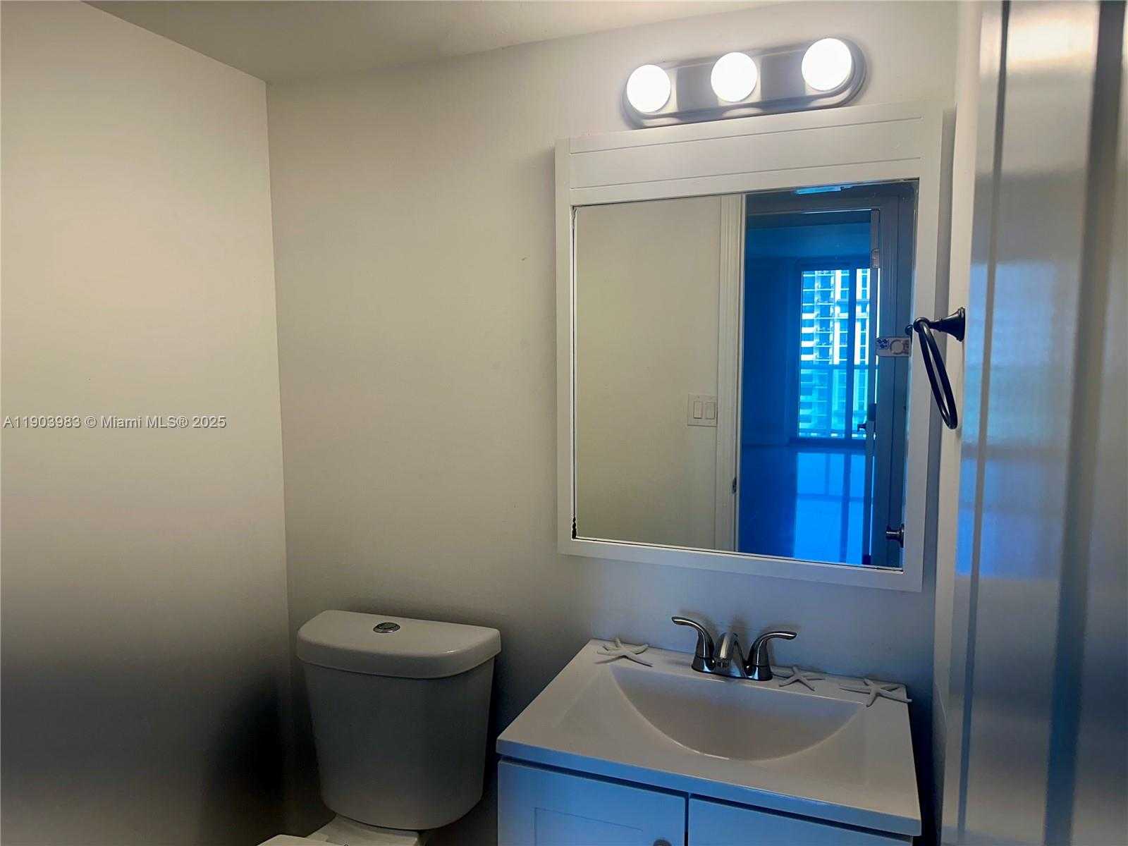 Small Image of 100 BAYVIEW DR #1230, Sunny Isles Beach Number 9