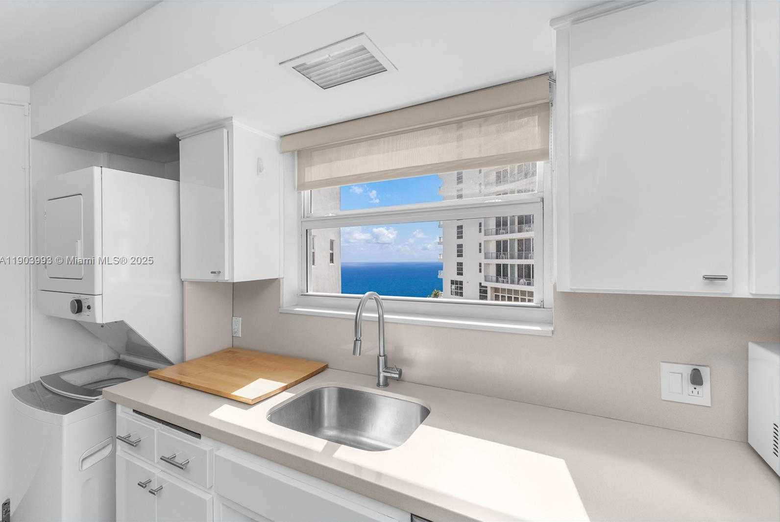 Small Image of 4925 COLLINS AVE #8F, Miami Beach Number 10
