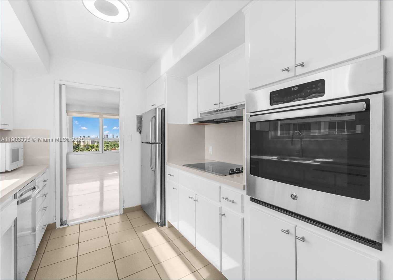 Small Image of 4925 COLLINS AVE #8F, Miami Beach Number 13