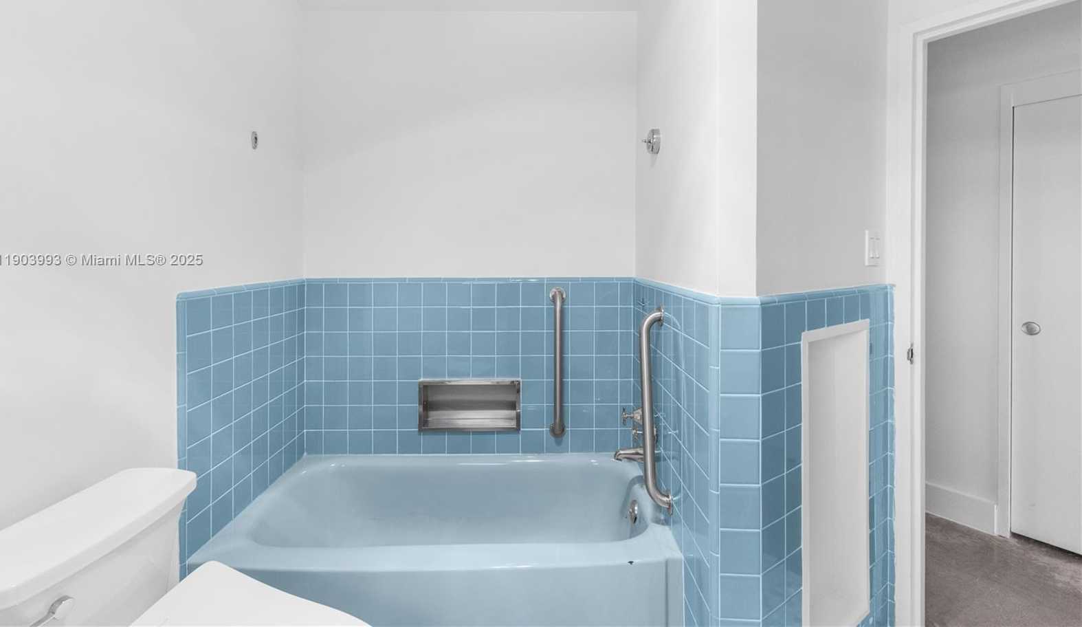 Small Image of 4925 COLLINS AVE #8F, Miami Beach Number 15