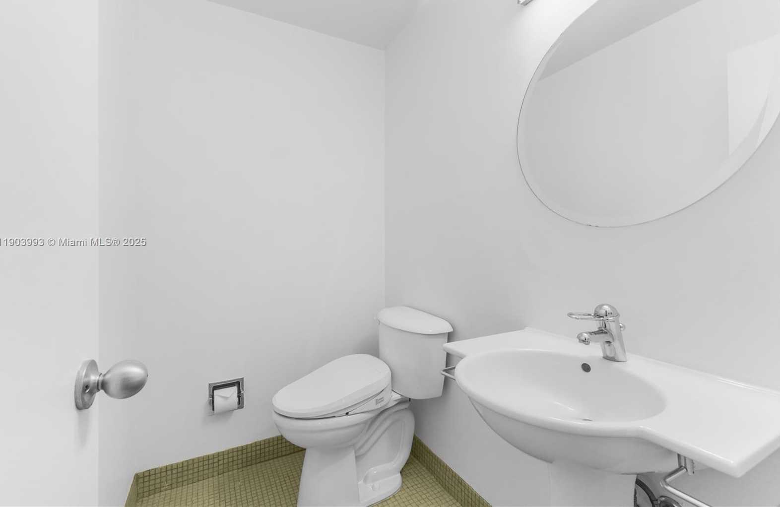 Small Image of 4925 COLLINS AVE #8F, Miami Beach Number 17