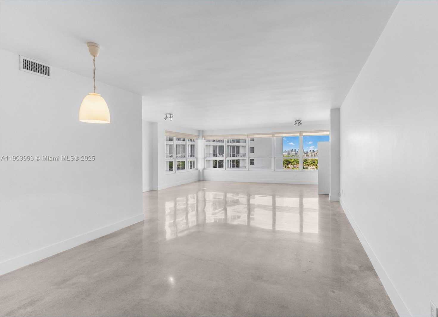 Small Image of 4925 COLLINS AVE #8F, Miami Beach Number 3