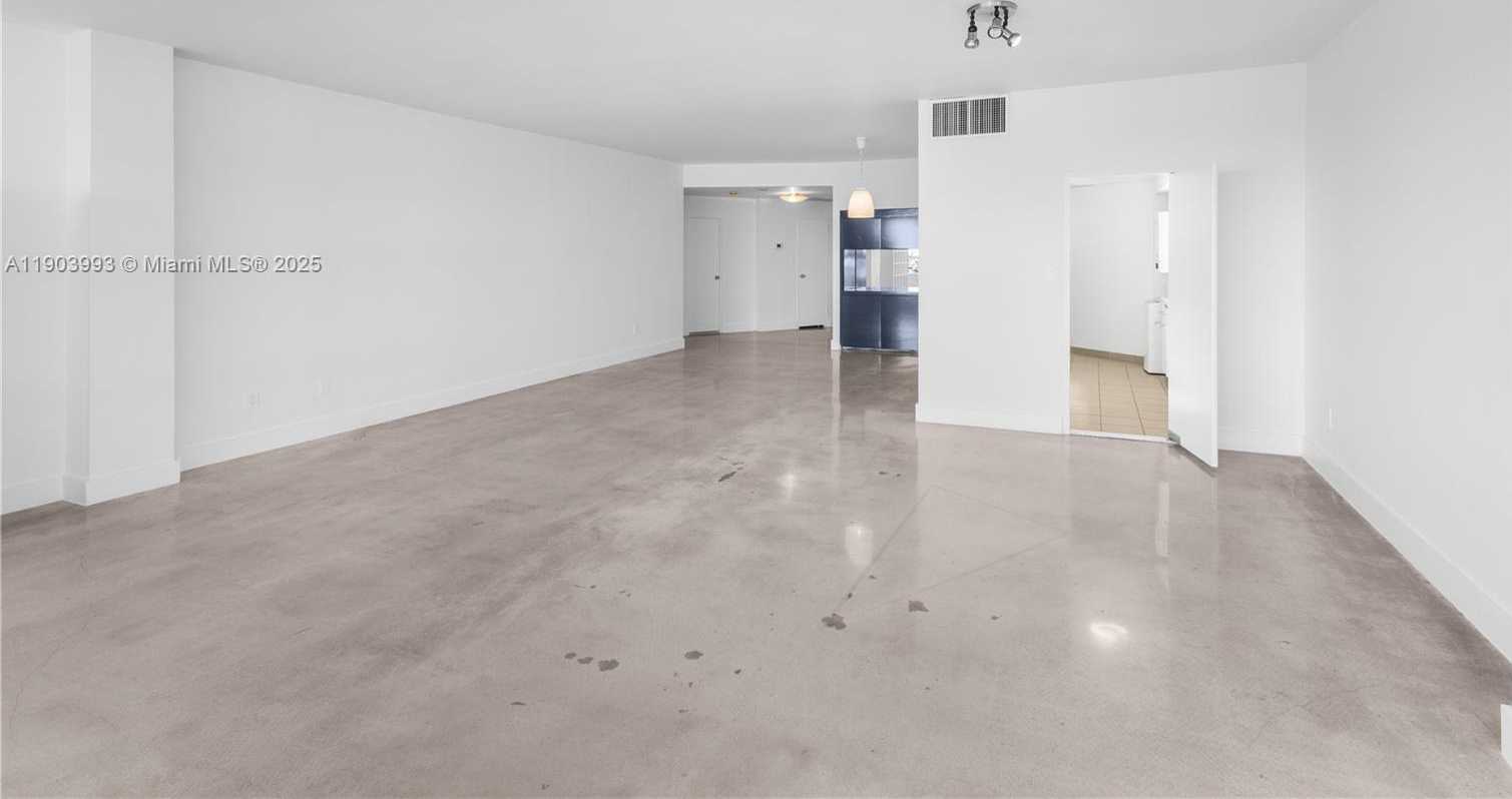 Small Image of 4925 COLLINS AVE #8F, Miami Beach Number 8