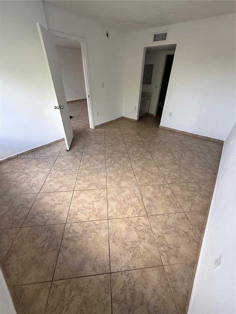 Small Image of 10253 NORTH WEST 9TH ST CIR #406-6, Miami Number 18