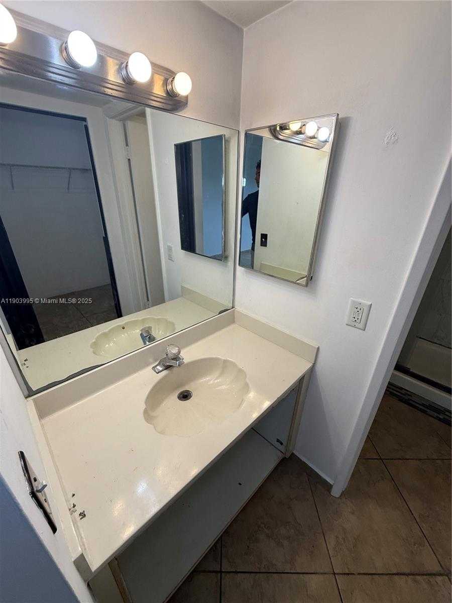 Small Image of 10253 NORTH WEST 9TH ST CIR #406-6, Miami Number 21