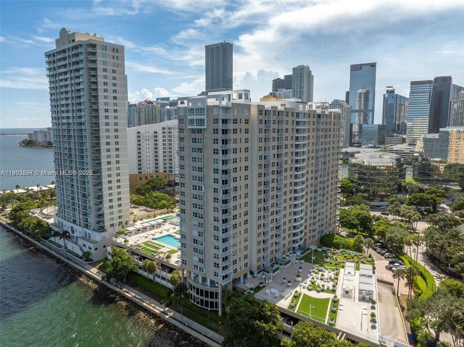 Small Image of 770 CLAUGHTON ISLAND DR #915, Miami Number 2