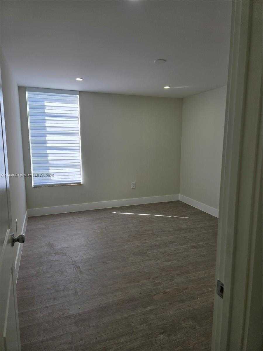 Small Image of 8870 FONTAINEBLEAU BLVD #103, Miami Number 14