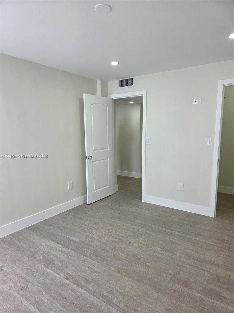 Small Image of 8870 FONTAINEBLEAU BLVD #103, Miami Number 19