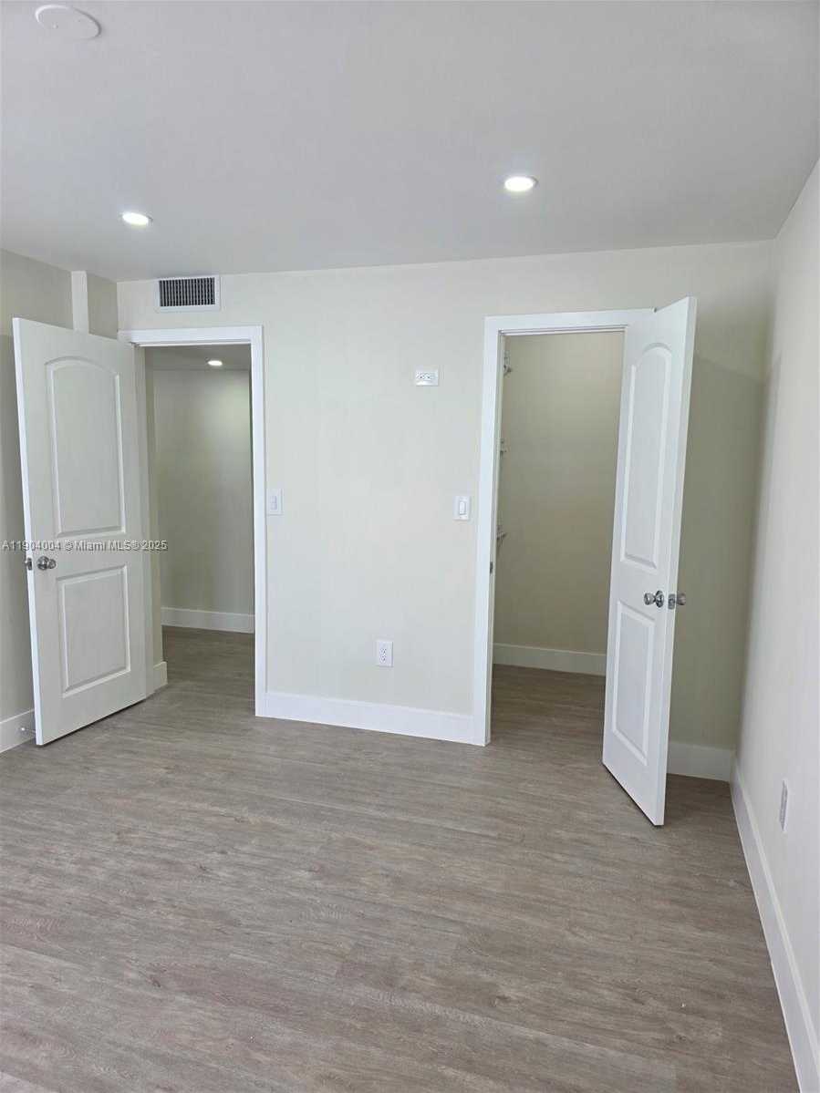 Small Image of 8870 FONTAINEBLEAU BLVD #103, Miami Number 20