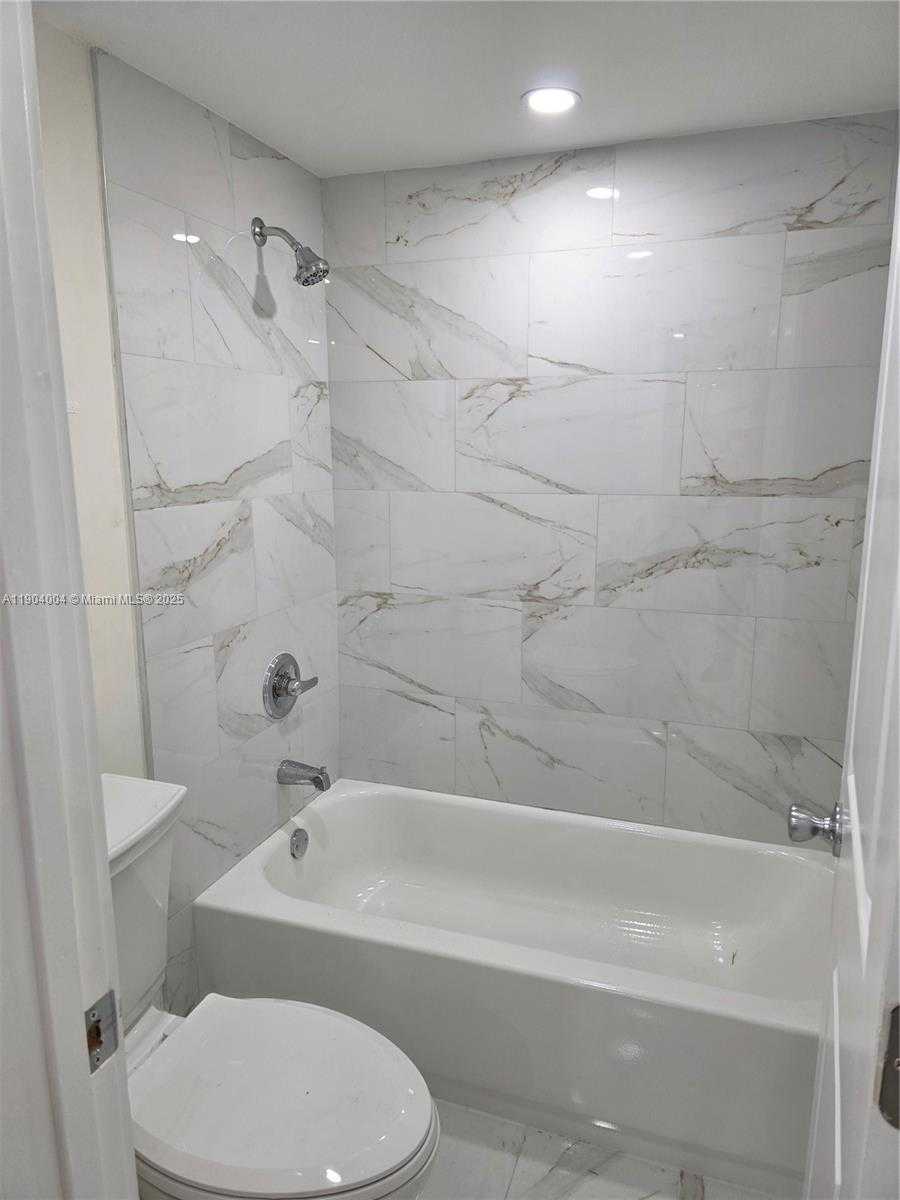 Small Image of 8870 FONTAINEBLEAU BLVD #103, Miami Number 26