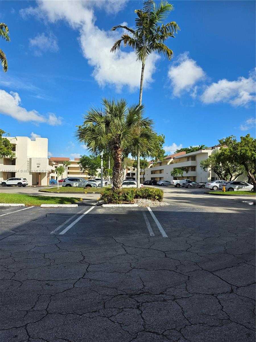 Small Image of 8870 FONTAINEBLEAU BLVD #103, Miami Number 35