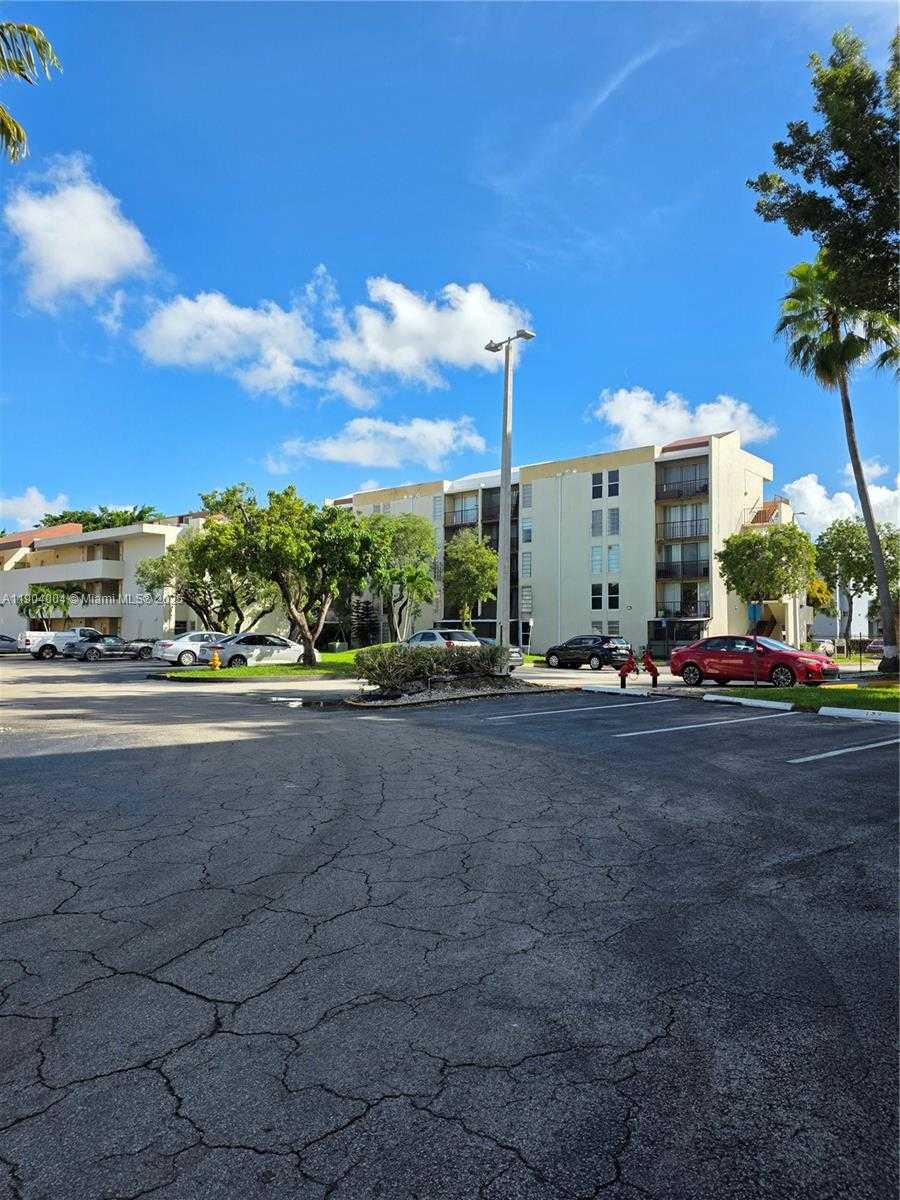 Small Image of 8870 FONTAINEBLEAU BLVD #103, Miami Number 36