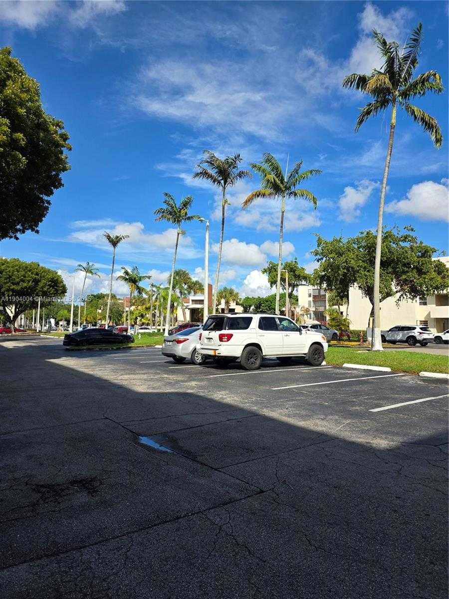 Small Image of 8870 FONTAINEBLEAU BLVD #103, Miami Number 37