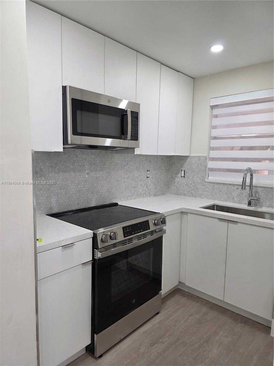 Small Image of 8870 FONTAINEBLEAU BLVD #103, Miami Number 5