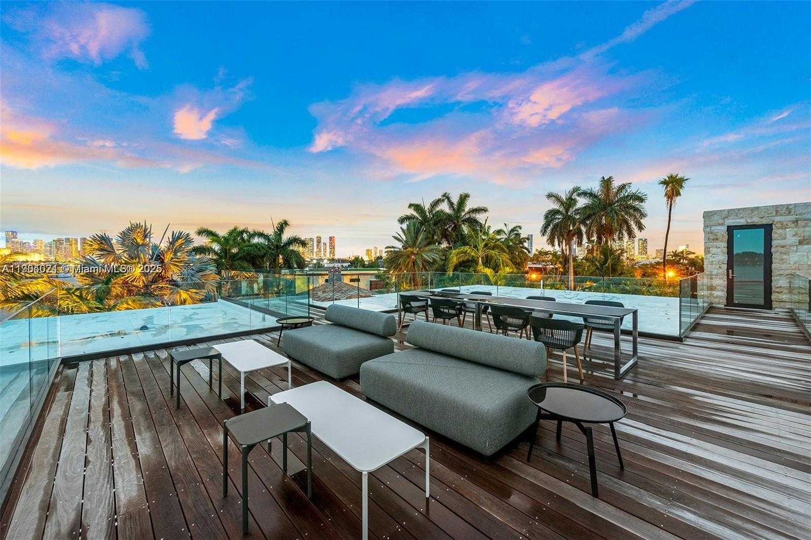 Small Image of 15 EAST SAN MARINO DR #15, Miami Beach Number 17