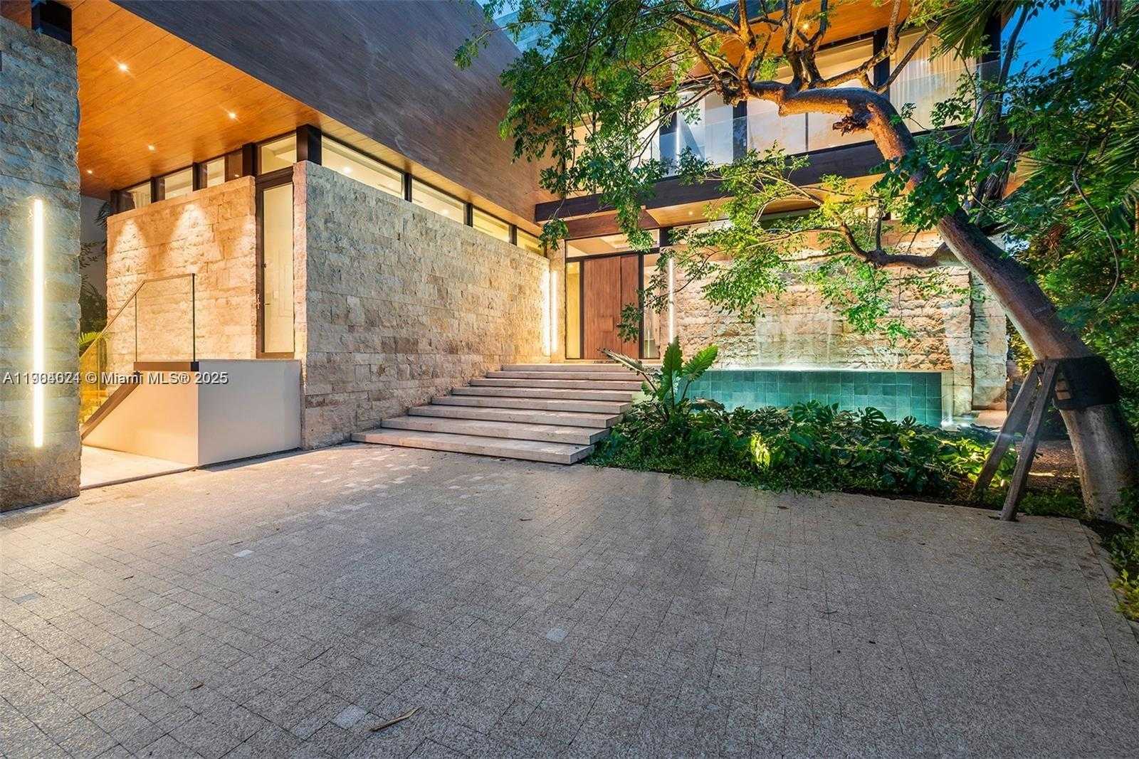 Small Image of 15 EAST SAN MARINO DR #15, Miami Beach Number 19