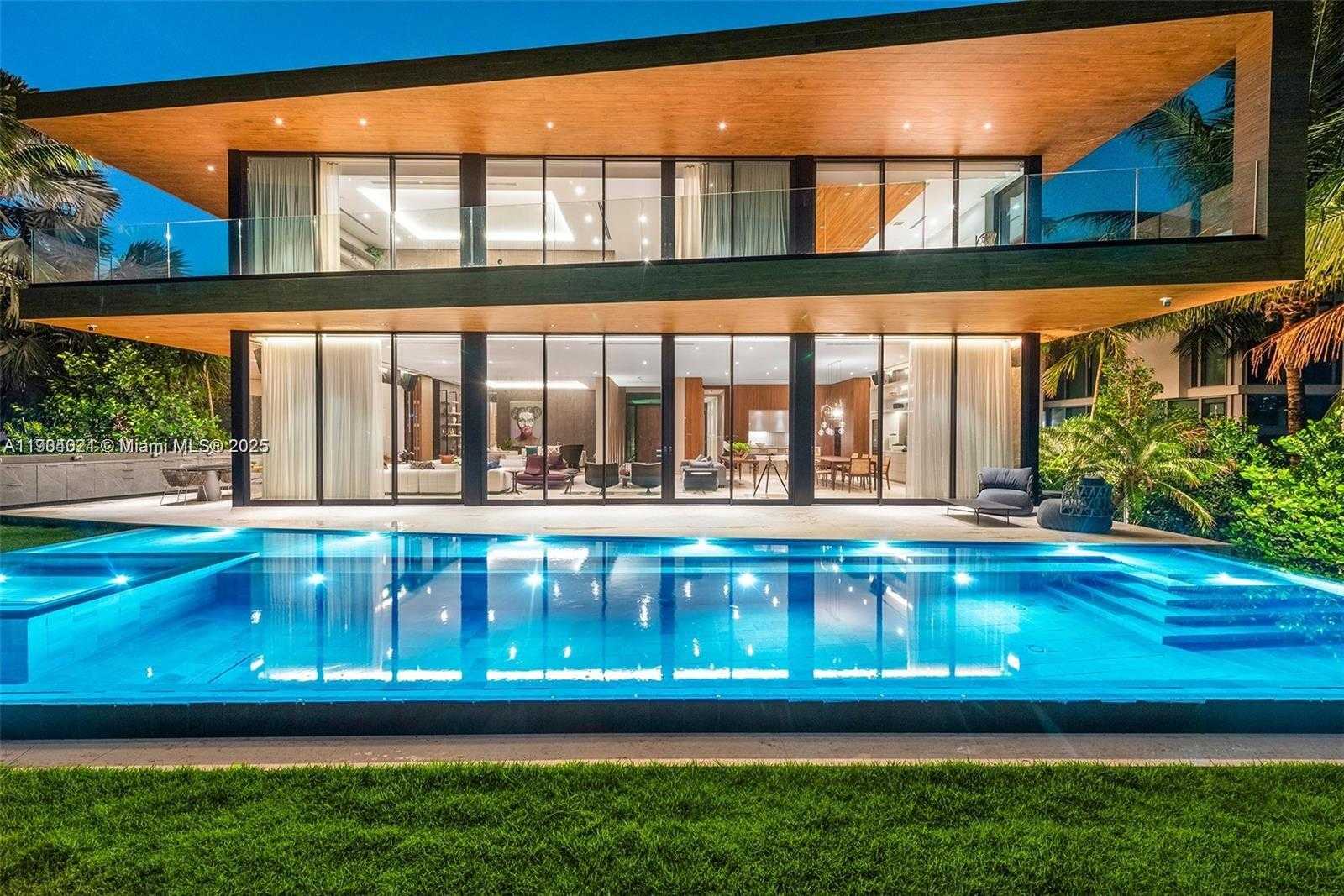 Small Image of 15 EAST SAN MARINO DR #15, Miami Beach Number 2