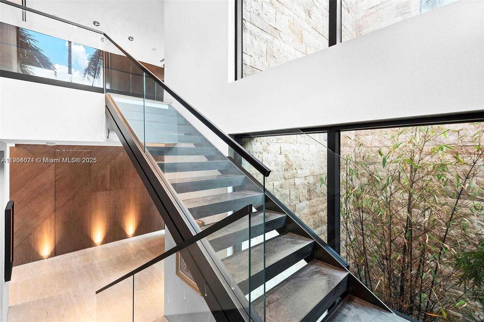 Small Image of 15 EAST SAN MARINO DR #15, Miami Beach Number 26