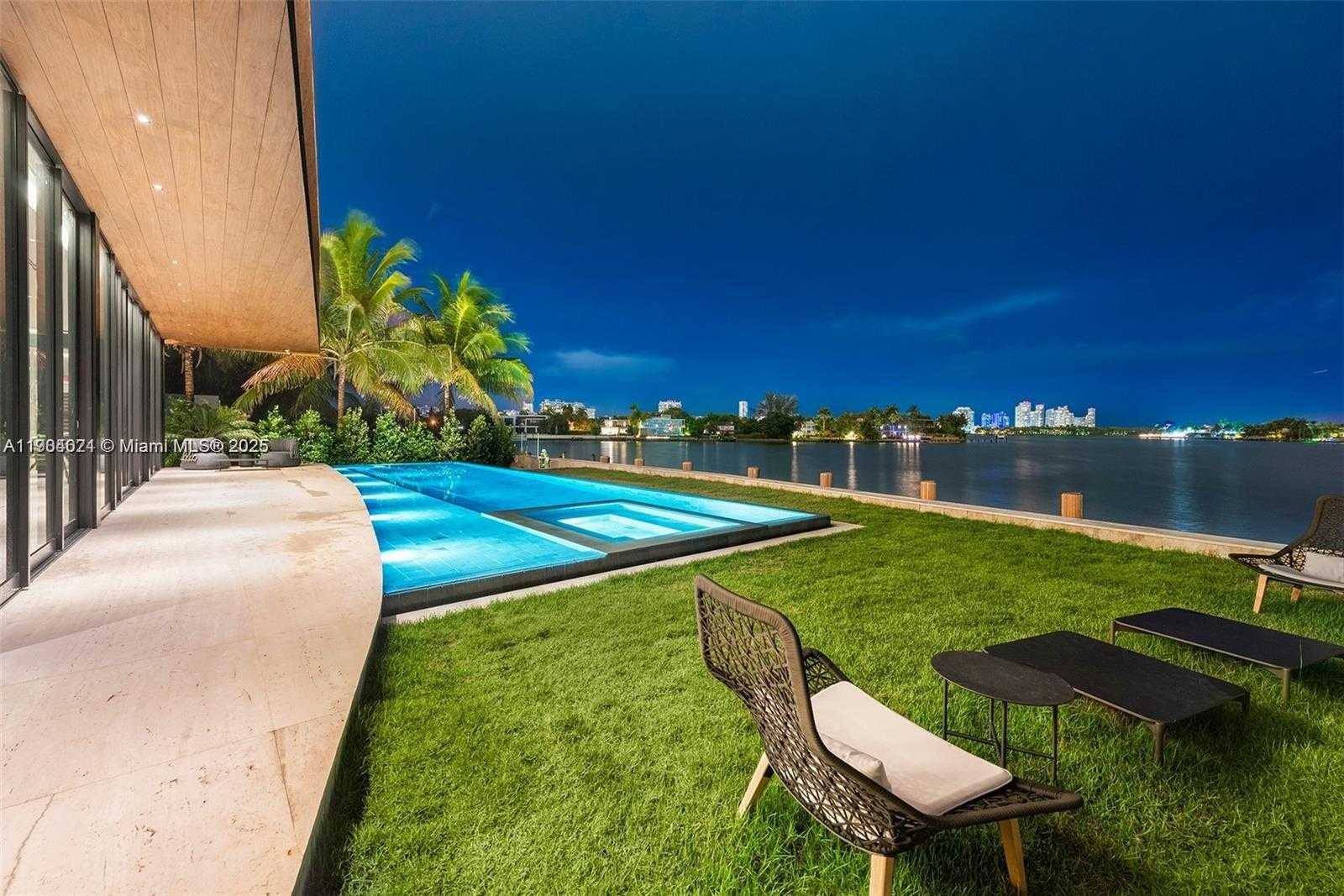 Small Image of 15 EAST SAN MARINO DR #15, Miami Beach Number 3