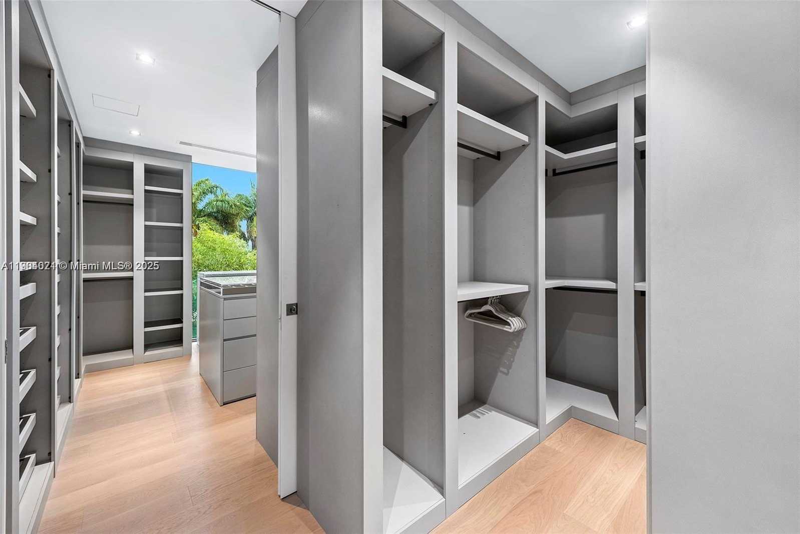 Small Image of 15 EAST SAN MARINO DR #15, Miami Beach Number 37