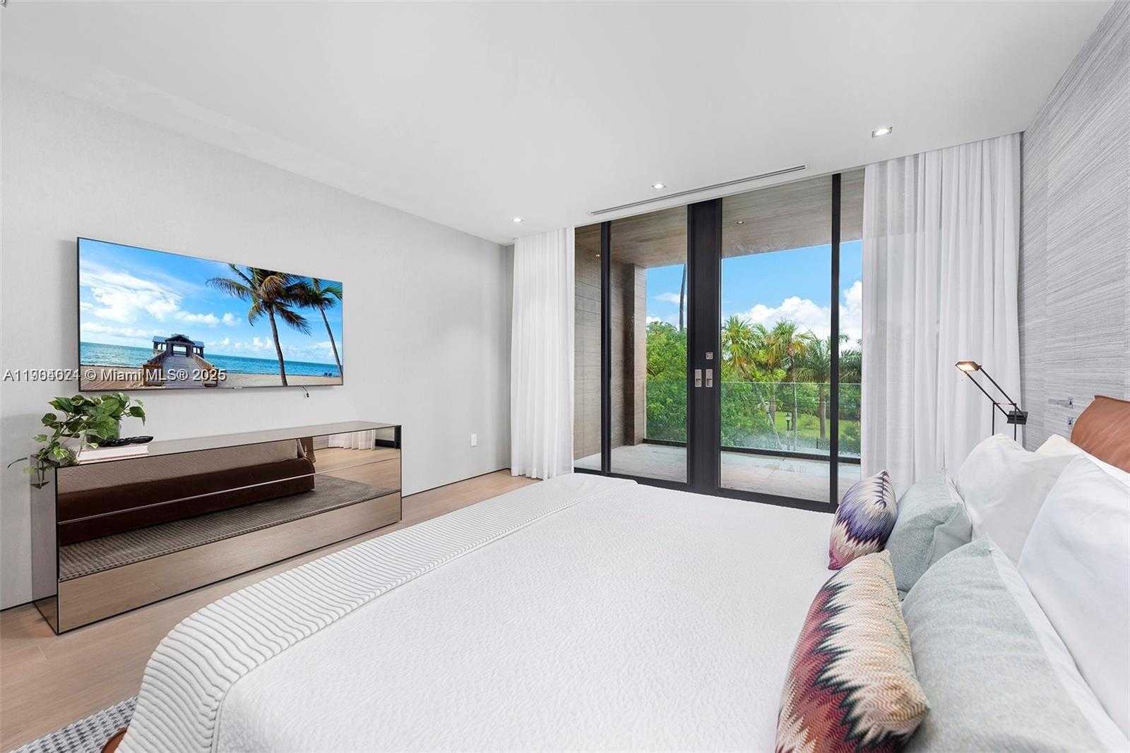 Small Image of 15 EAST SAN MARINO DR #15, Miami Beach Number 41