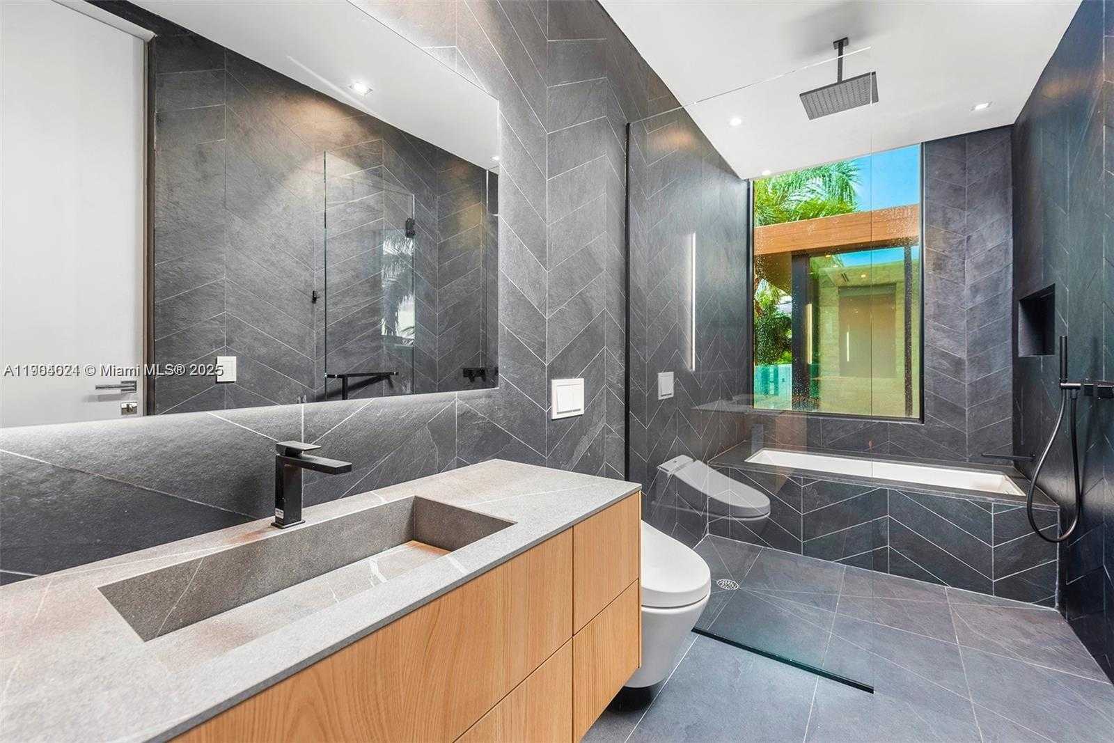 Small Image of 15 EAST SAN MARINO DR #15, Miami Beach Number 42