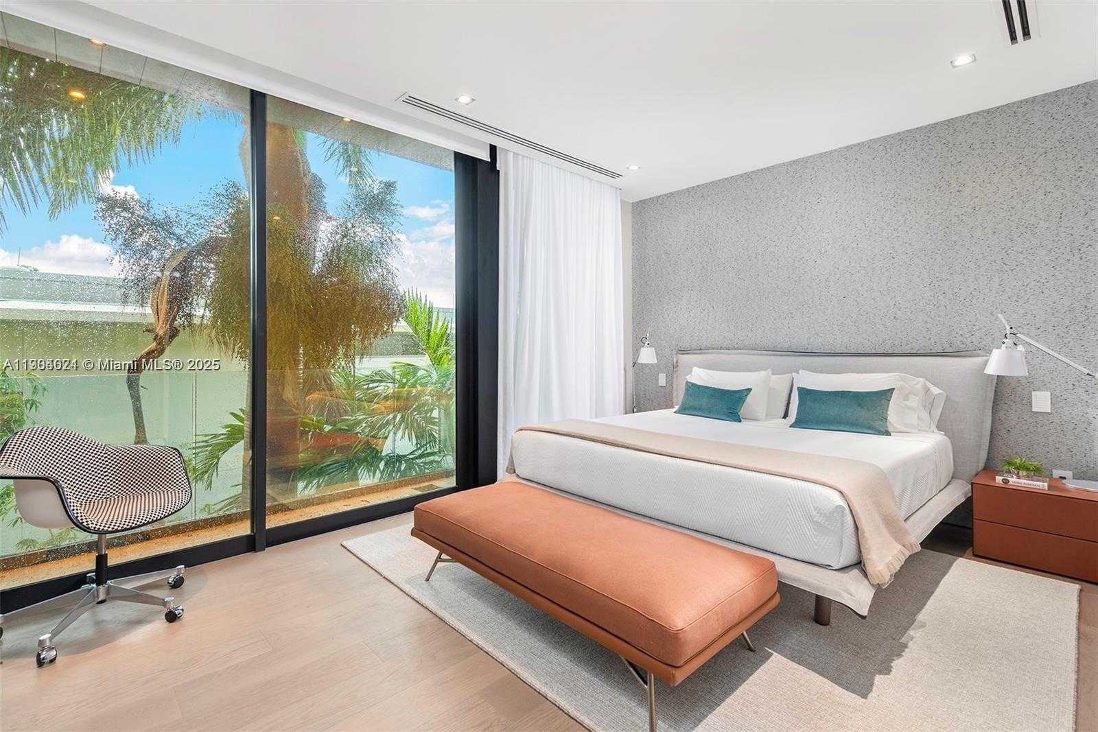 Small Image of 15 EAST SAN MARINO DR #15, Miami Beach Number 48