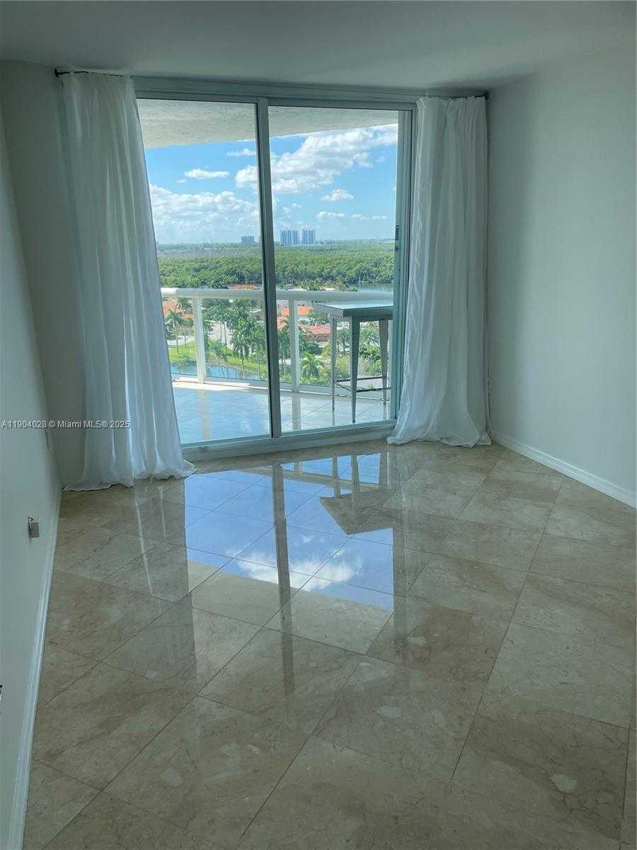 Imagen de Pequeño Objeto