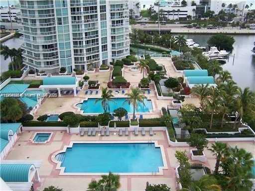 Imagen de Pequeño Objeto