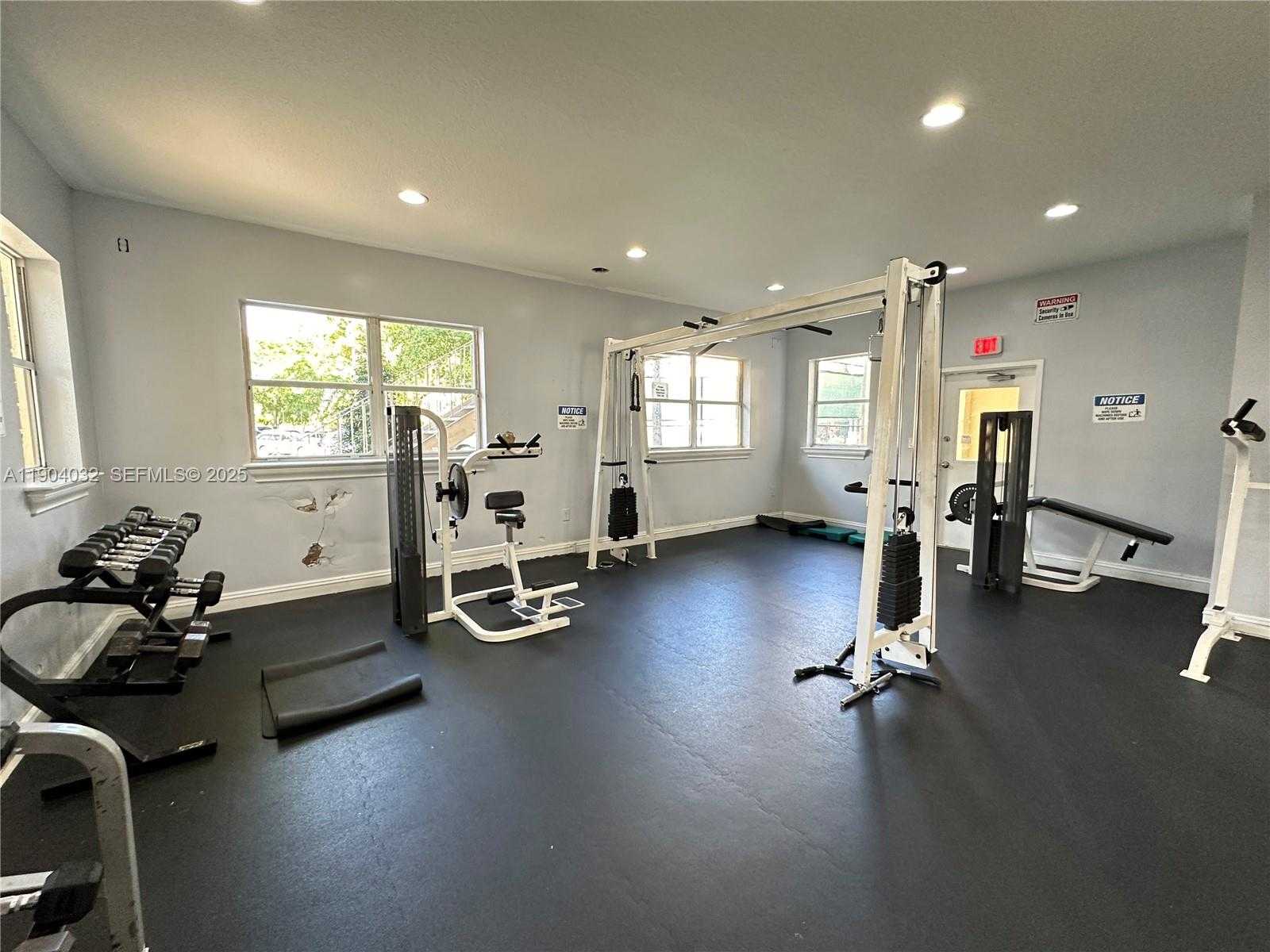 Small Image of 8225 LAKE DR #401, Doral Number 11