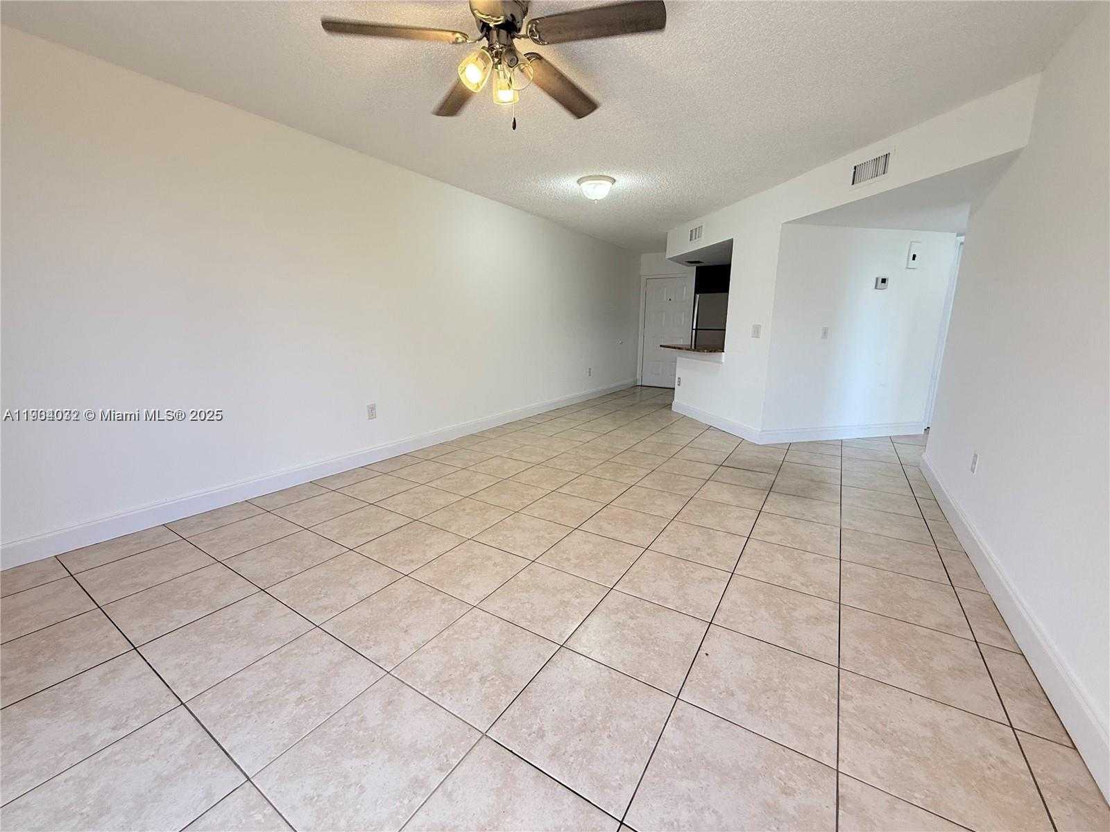 Small Image of 8225 LAKE DR #401, Doral Number 4