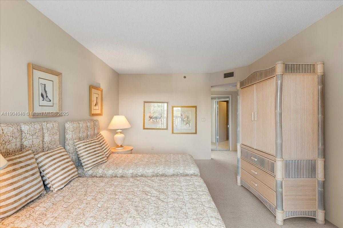 Small Image of 2000 ISLAND BLVD #609, Aventura Number 13