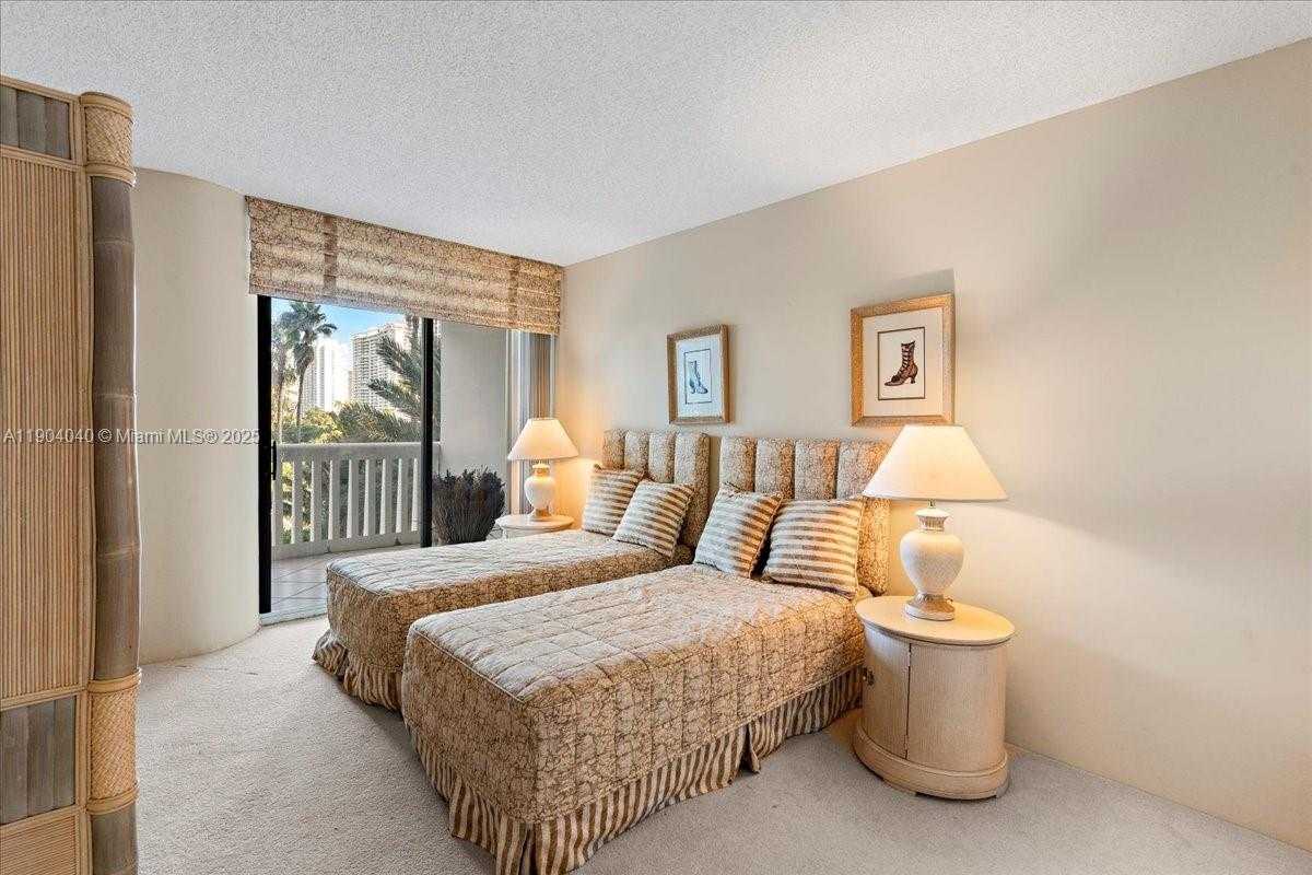 Small Image of 2000 ISLAND BLVD #609, Aventura Number 15