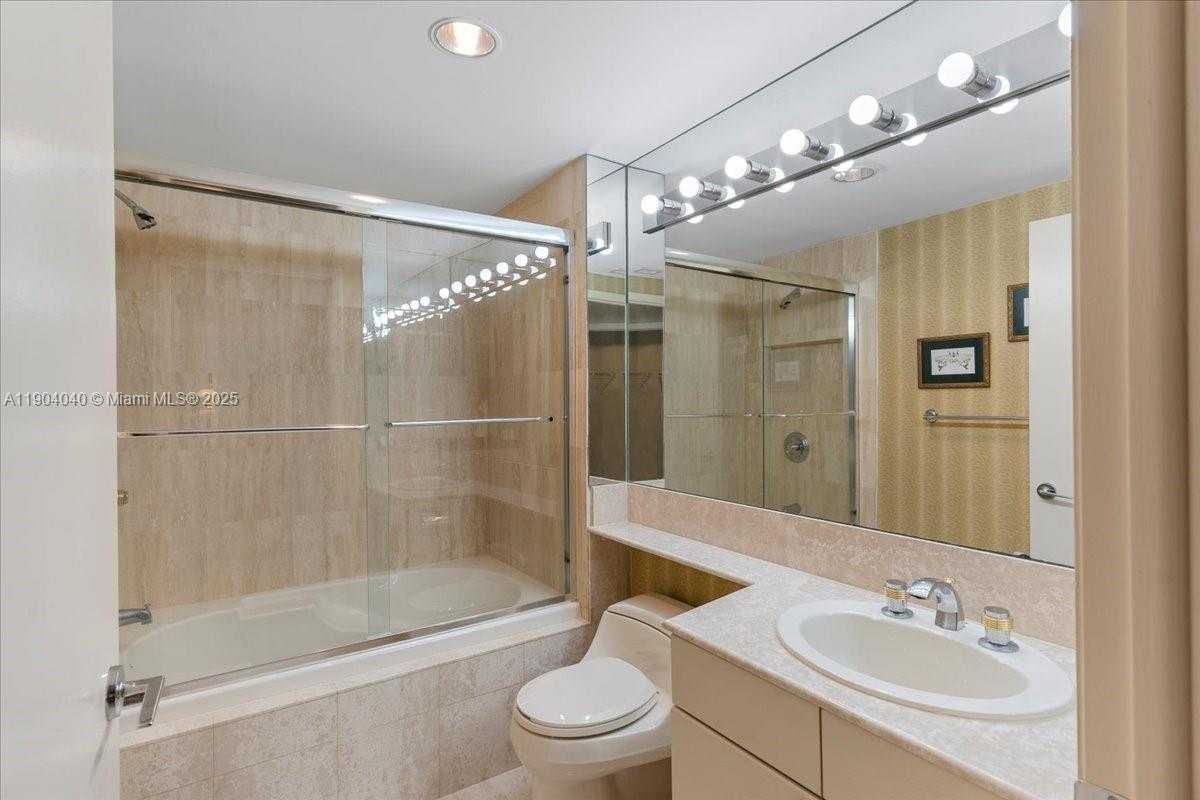 Small Image of 2000 ISLAND BLVD #609, Aventura Number 16